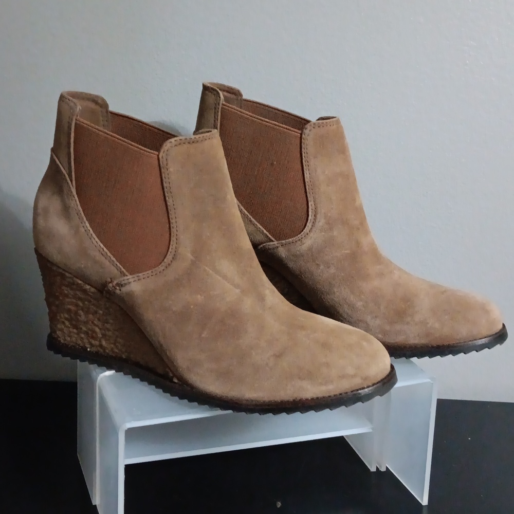 TRASK Wedge PullOn Bootie Runs smaller